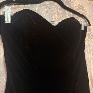 Vintage sweetheart Classic Velvet Sheath Dress - Black with maroon undertones